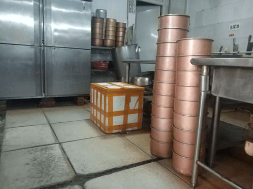 竹簽重復使用，衛生何在？——中山人氣火鍋店食品安全隱患引關注